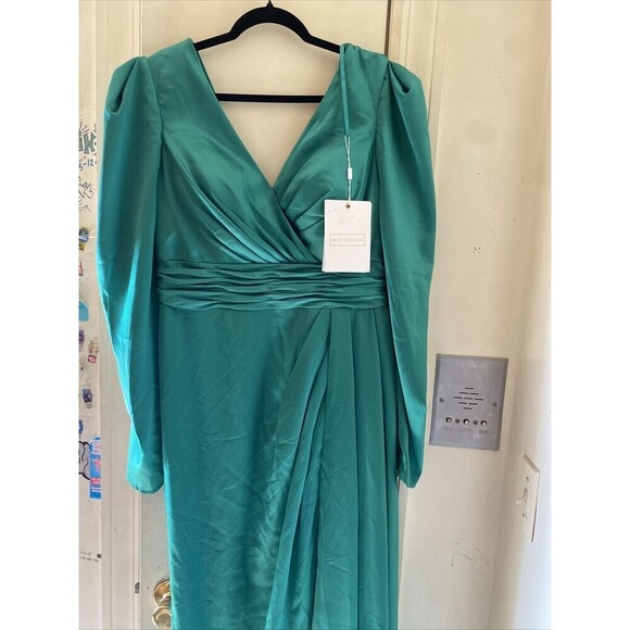 Mac Duggal Gown Size 12 In An Emerald Green! NWT! Be The Bell Of The Ball! - Picture 14 of 16